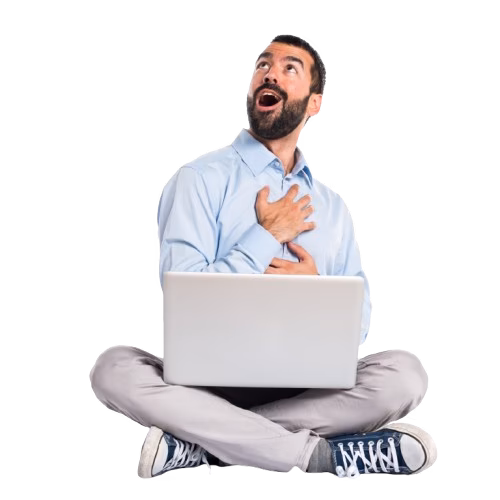 hombre con barba sentado con un laptop